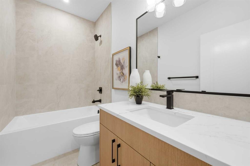 2-521 15 Avenue Ne, Calgary, AB - Indoor Photo Showing Bathroom