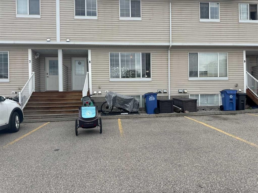 8-304 Ross Avenue, Cochrane, AB - Outdoor With Exterior