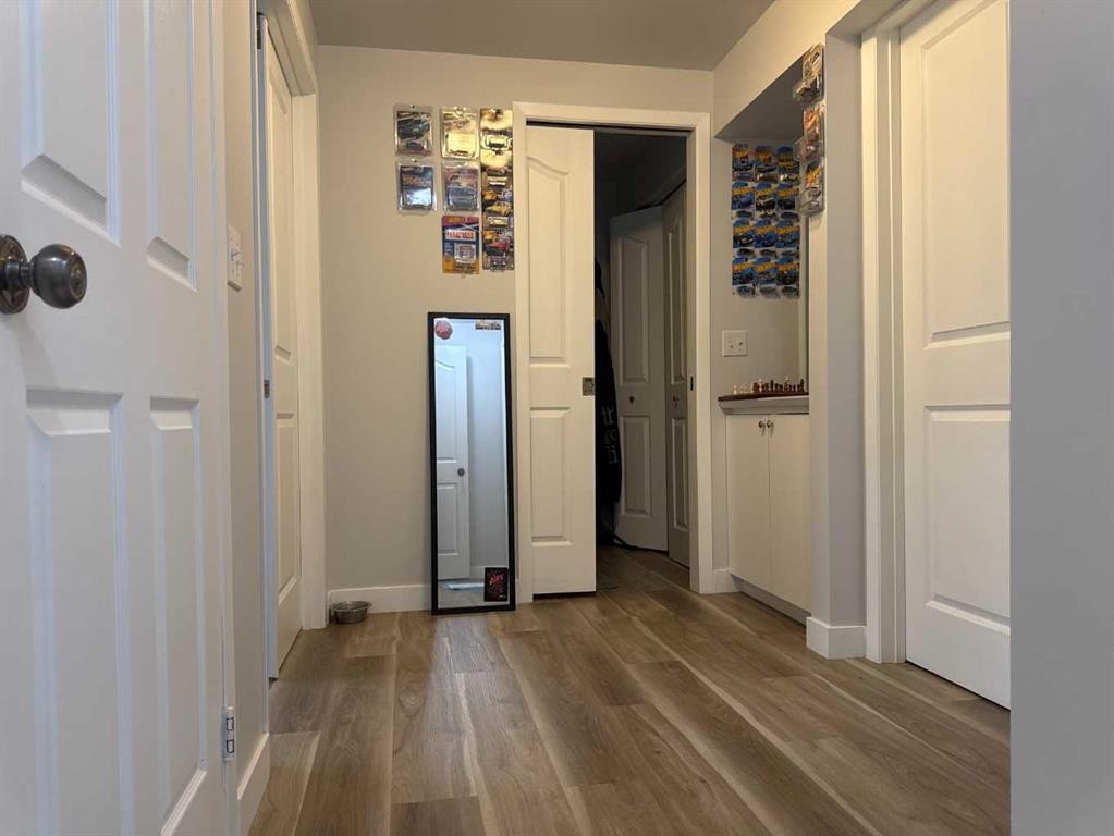 8-304 Ross Avenue, Cochrane, AB - Indoor Photo Showing Other Room