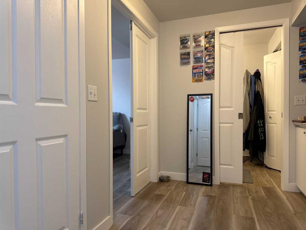 8-304 Ross Avenue, Cochrane, AB - Indoor Photo Showing Other Room