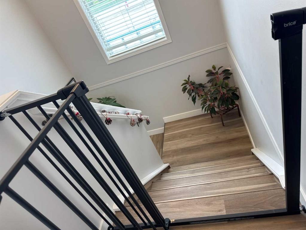 8-304 Ross Avenue, Cochrane, AB - Indoor Photo Showing Other Room