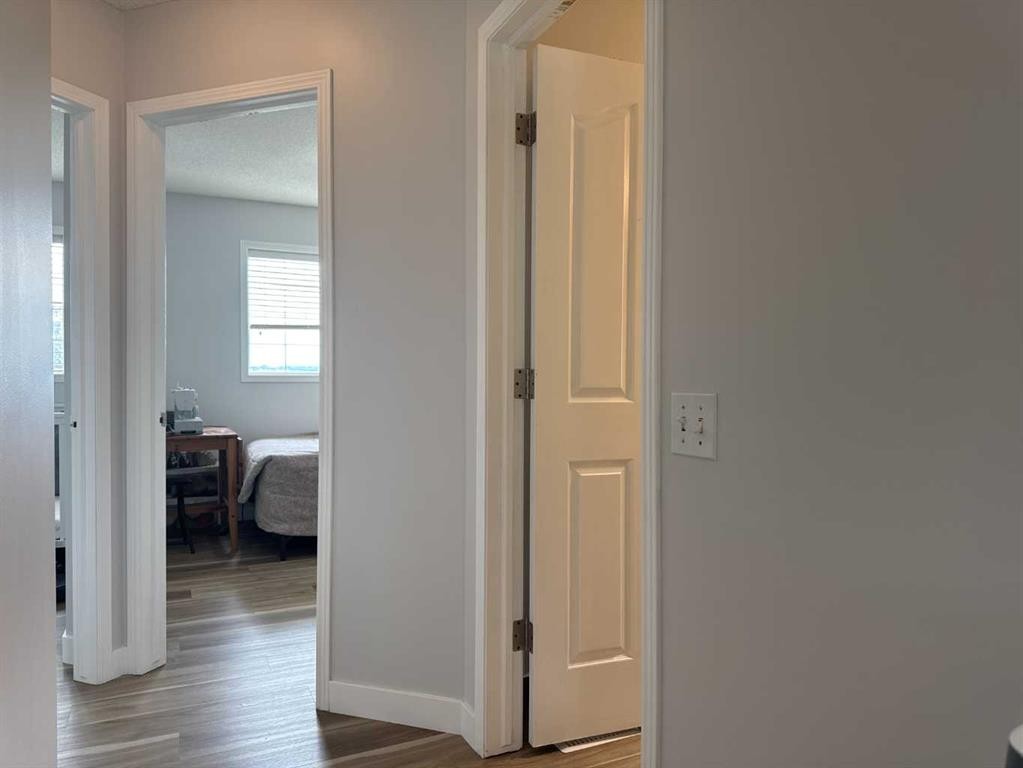 8-304 Ross Avenue, Cochrane, AB - Indoor Photo Showing Other Room
