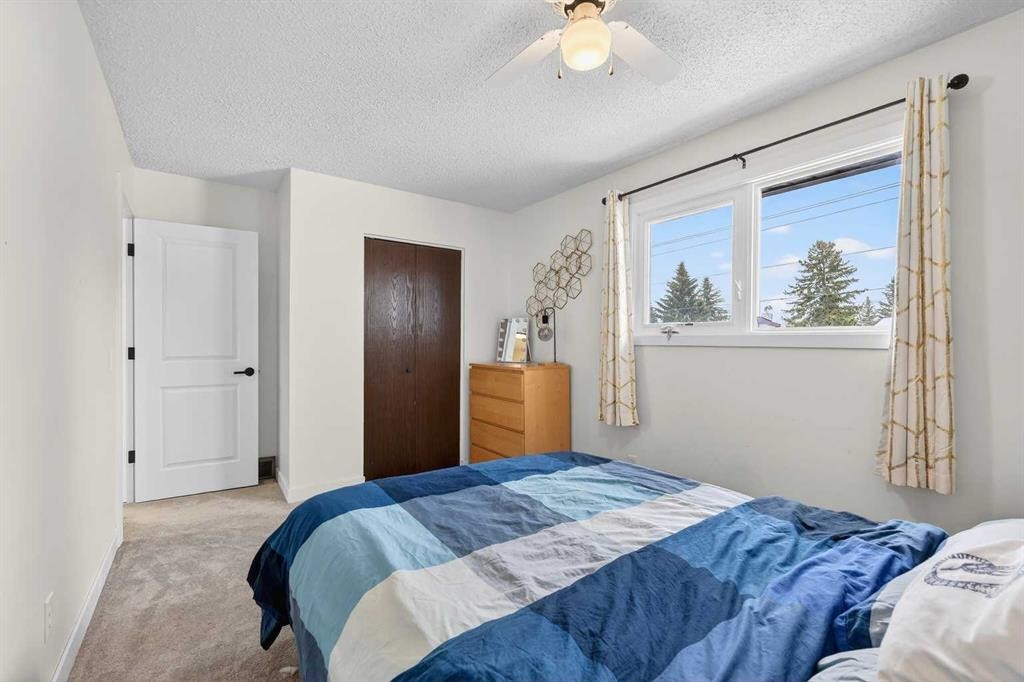 584 Woodhill Place Sw, Calgary, AB - Indoor Photo Showing Bedroom