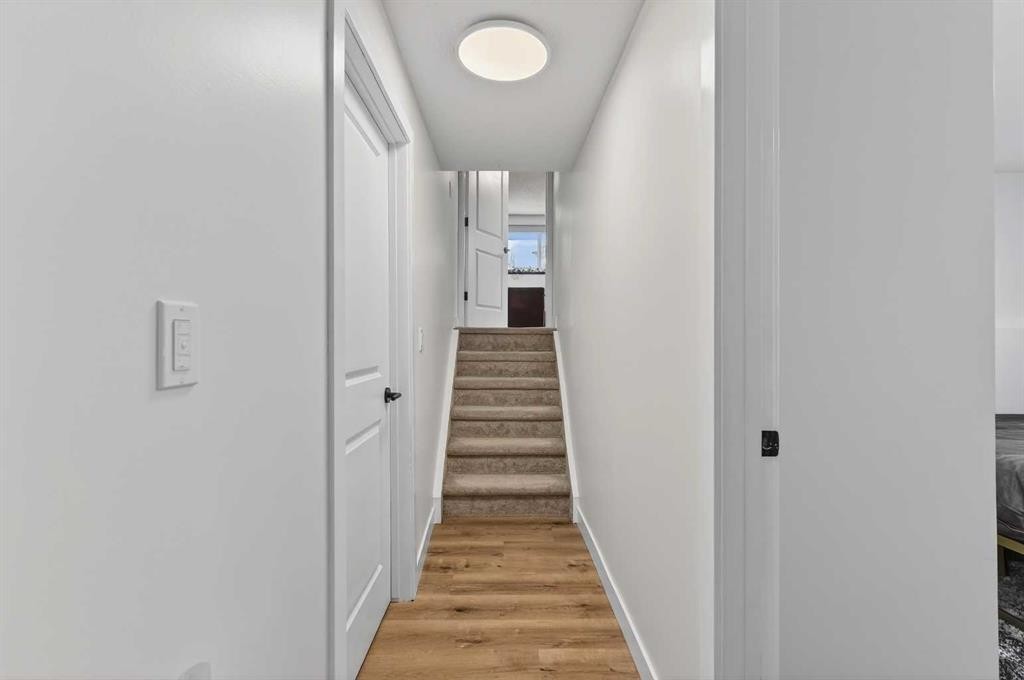 584 Woodhill Place Sw, Calgary, AB - Indoor Photo Showing Other Room