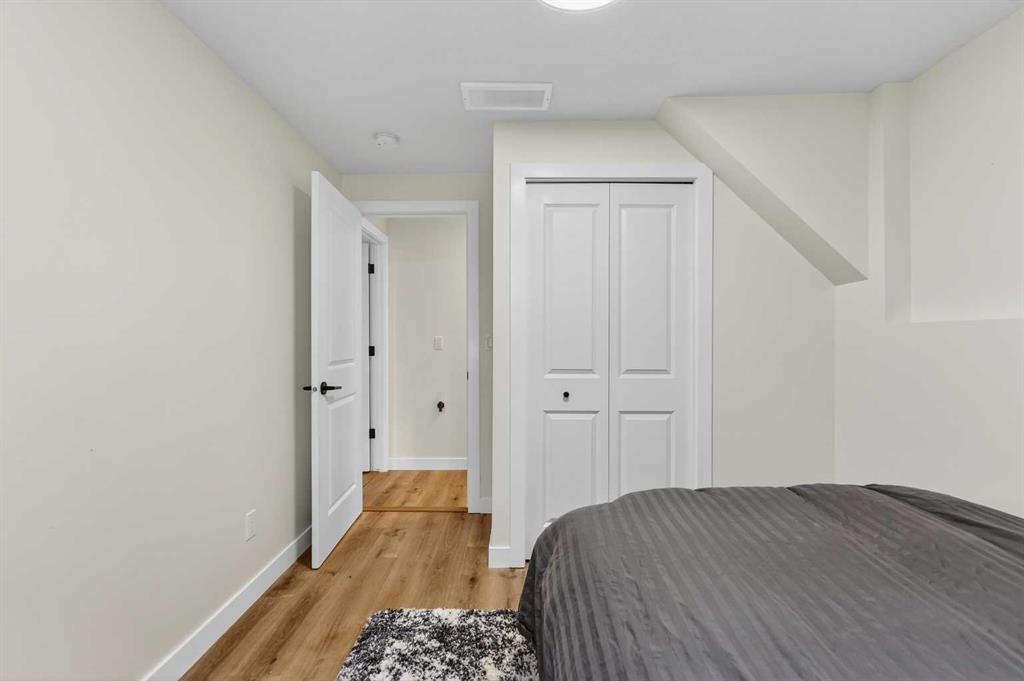 584 Woodhill Place Sw, Calgary, AB - Indoor Photo Showing Bedroom