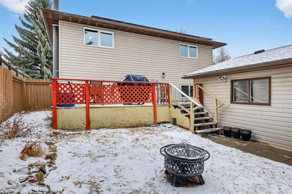 584 Woodhill Place Sw, Calgary, AB - Outdoor With Deck Patio Veranda With Exterior
