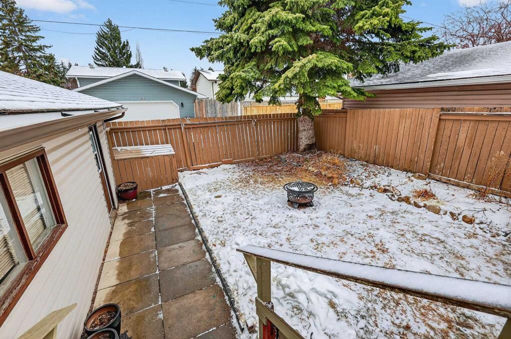 584 Woodhill Place Sw, Calgary, AB - Outdoor