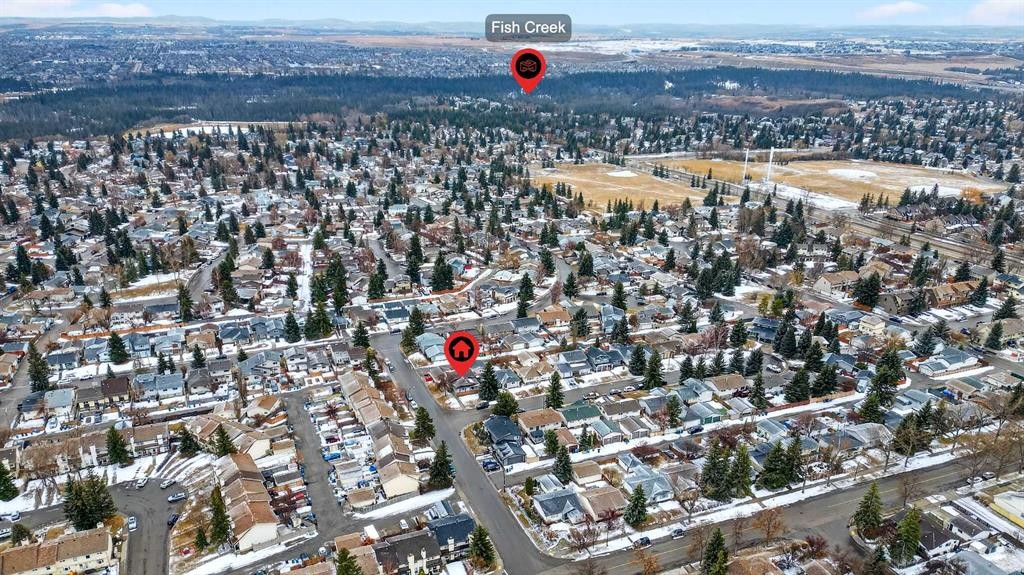 584 Woodhill Place Sw, Calgary, AB - Outdoor With View