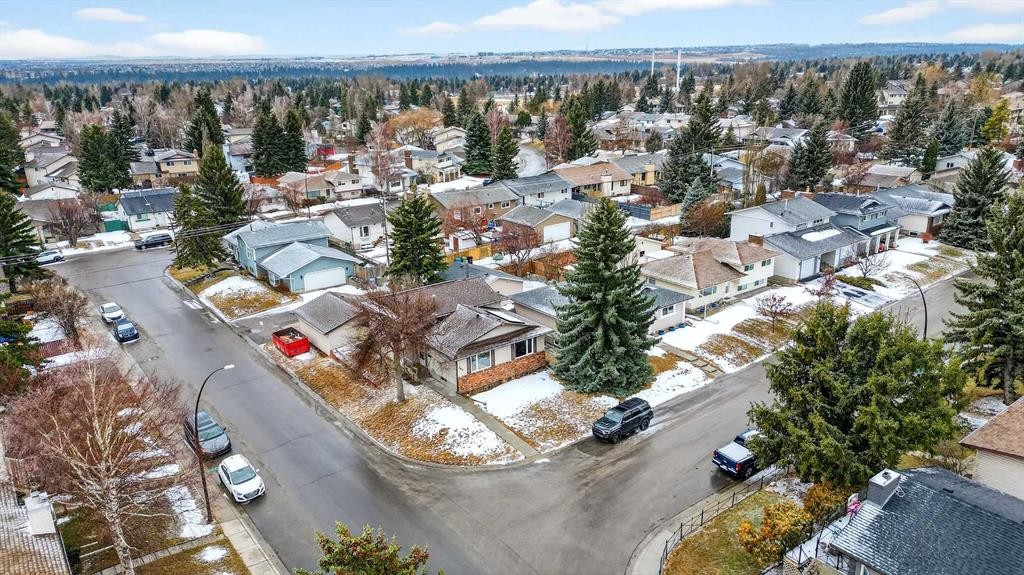 584 Woodhill Place Sw, Calgary, AB - Outdoor With View