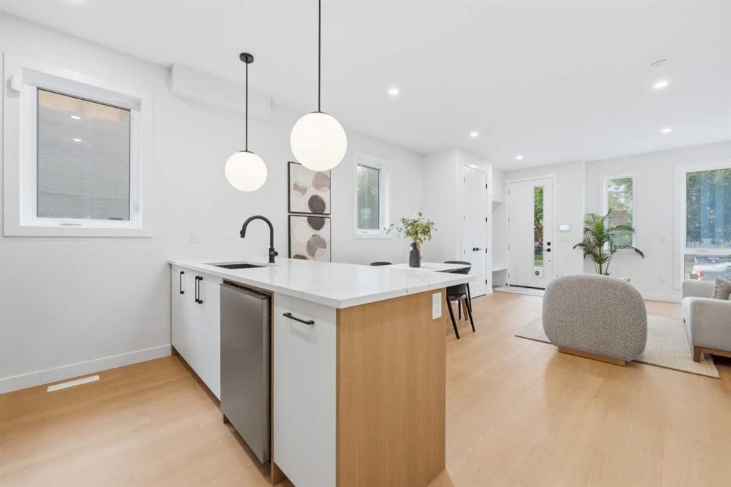1-521 15 Avenue Ne, Calgary, AB - Indoor Photo Showing Other Room