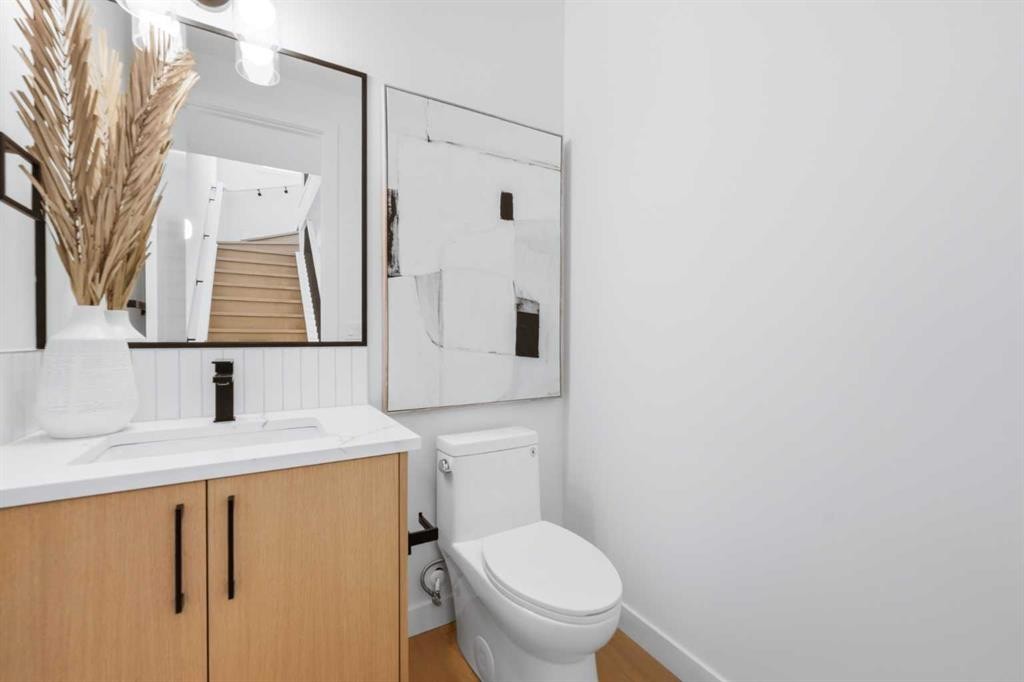 1-521 15 Avenue Ne, Calgary, AB - Indoor Photo Showing Bathroom