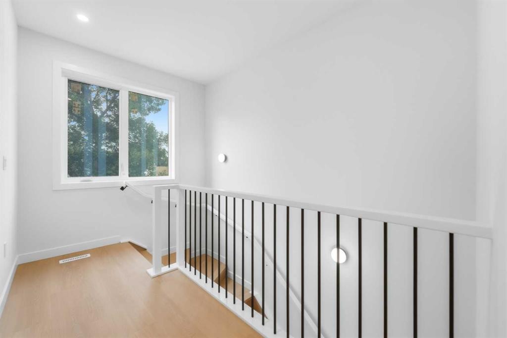 1-521 15 Avenue Ne, Calgary, AB - Indoor Photo Showing Other Room