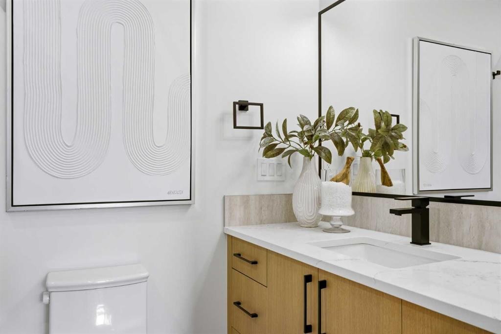 1-521 15 Avenue Ne, Calgary, AB - Indoor Photo Showing Bathroom