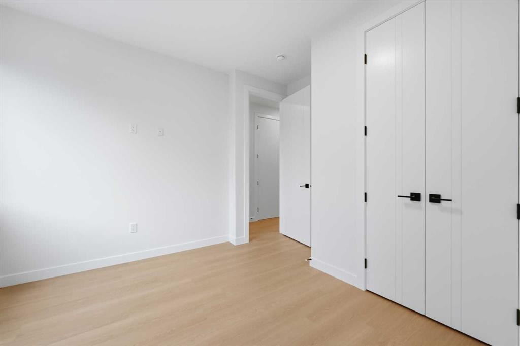 1-521 15 Avenue Ne, Calgary, AB - Indoor Photo Showing Other Room