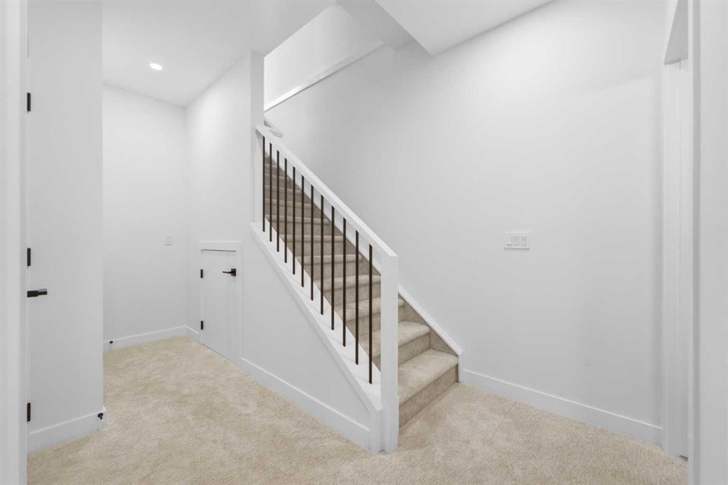1-521 15 Avenue Ne, Calgary, AB - Indoor Photo Showing Other Room