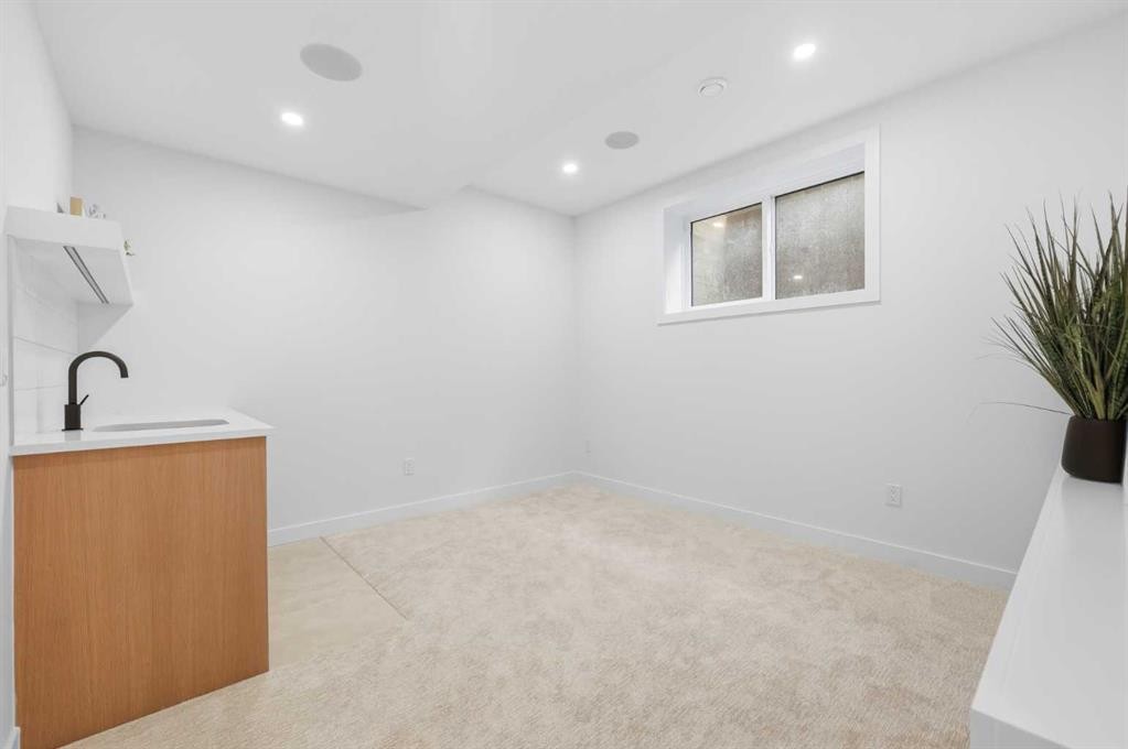 1-521 15 Avenue Ne, Calgary, AB - Indoor Photo Showing Other Room