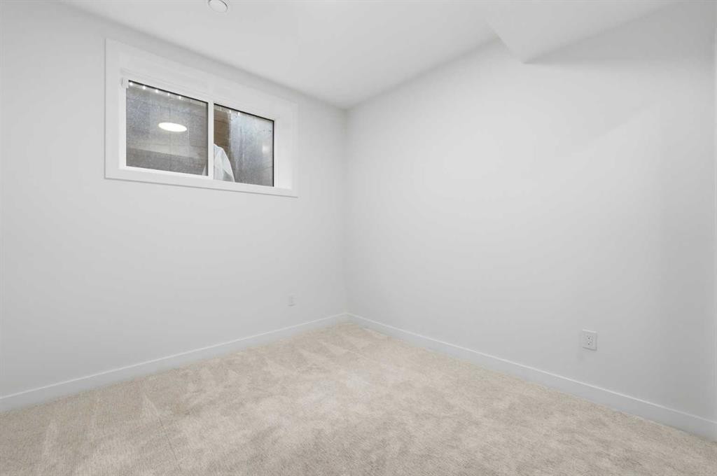 1-521 15 Avenue Ne, Calgary, AB - Indoor Photo Showing Other Room