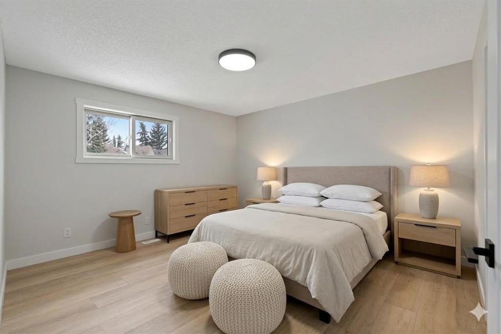2031 24 Avenue Ne, Calgary, AB - Indoor Photo Showing Bedroom