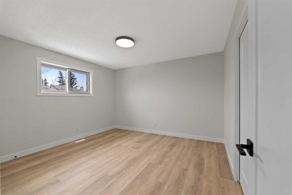 2031 24 Avenue Ne, Calgary, AB - Indoor Photo Showing Other Room