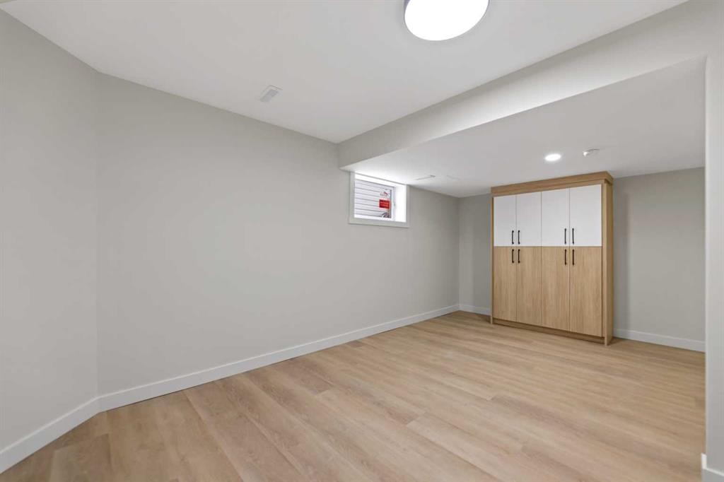 2031 24 Avenue Ne, Calgary, AB - Indoor Photo Showing Other Room