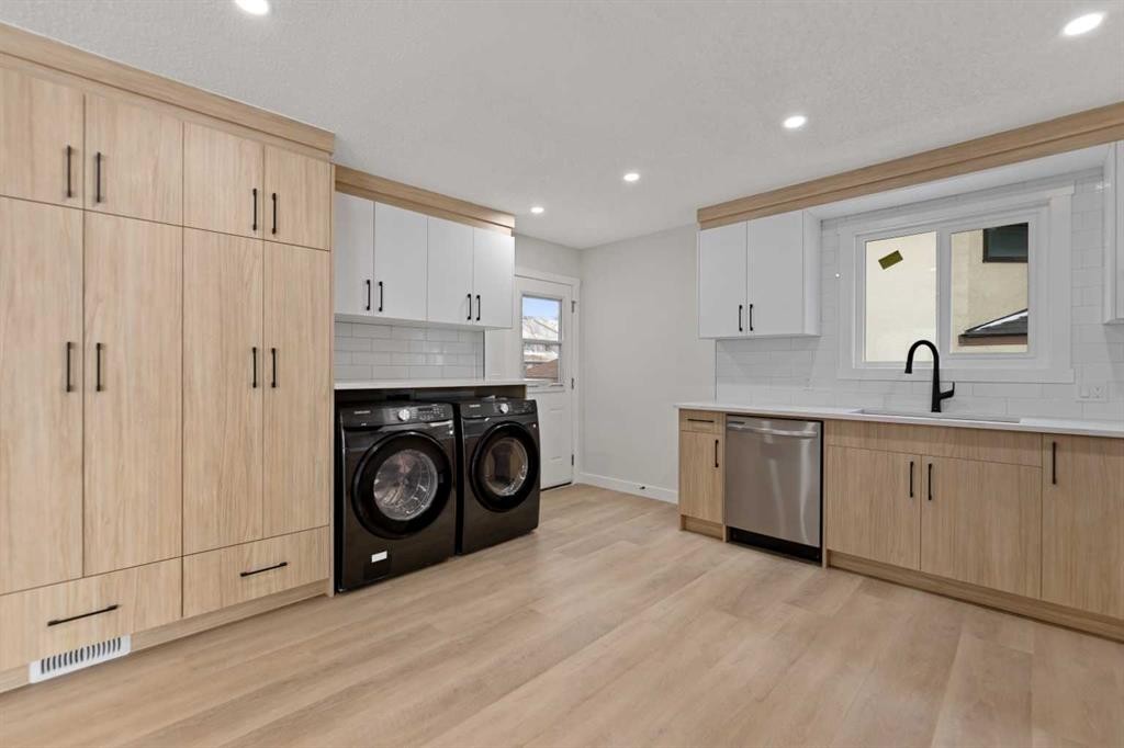 2031 24 Avenue Ne, Calgary, AB - Indoor Photo Showing Laundry Room