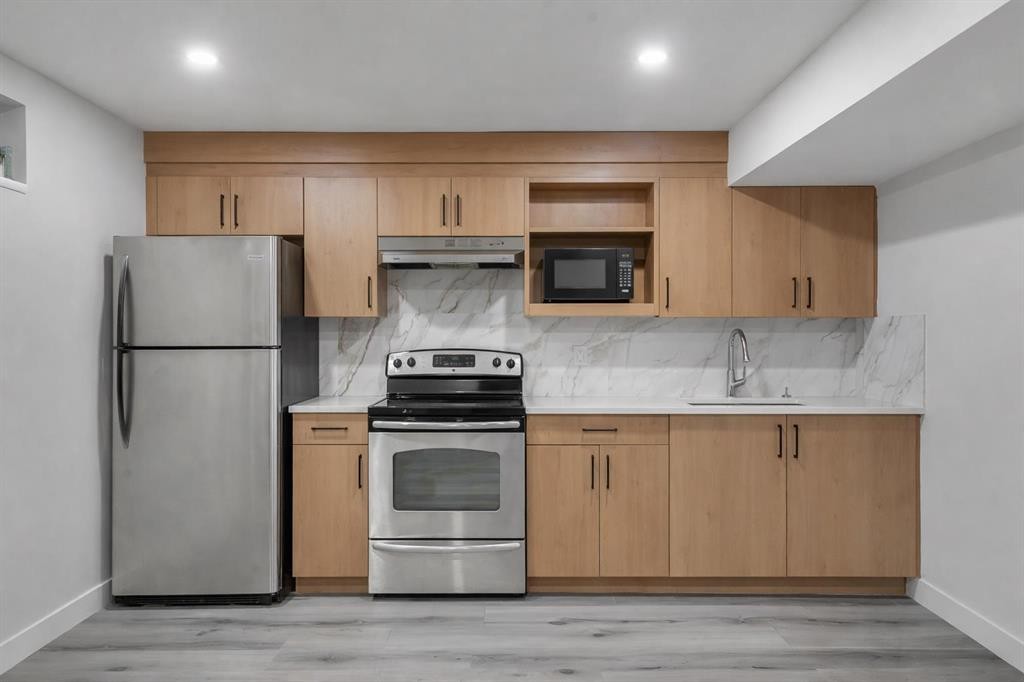 52 Saddlecreek Terrace, Calgary, AB - Indoor Photo Showing Kitchen
