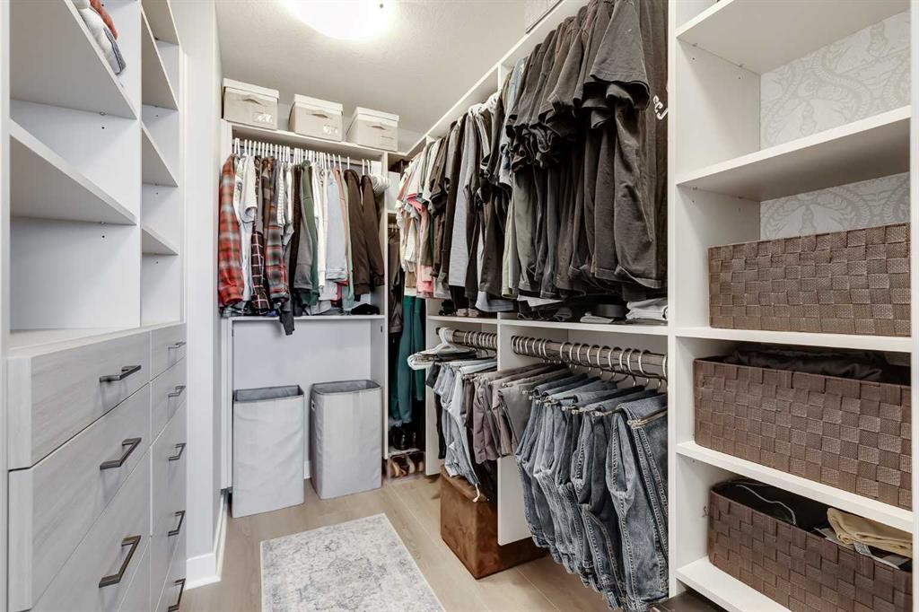 230 Nolanhurst Bay Nw, Calgary, AB - Indoor With Storage