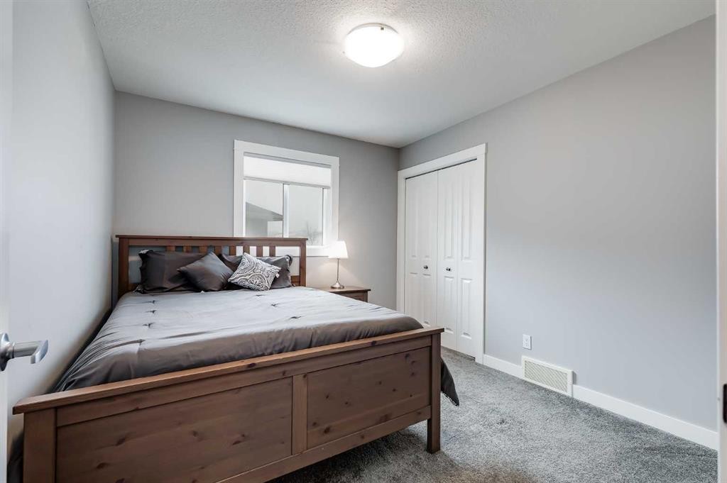 230 Nolanhurst Bay Nw, Calgary, AB - Indoor Photo Showing Bedroom