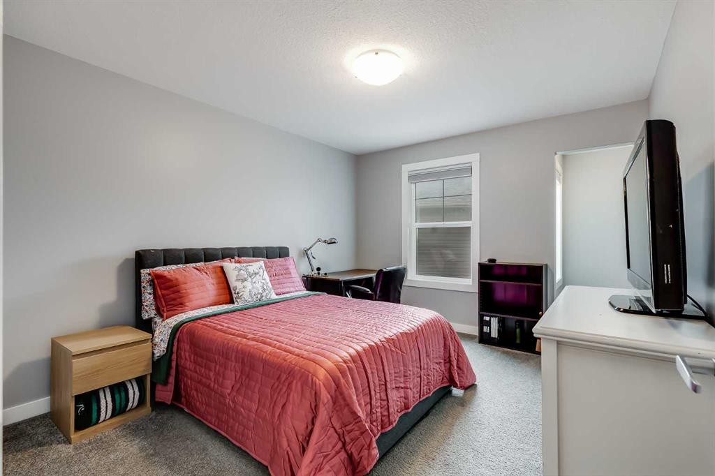 230 Nolanhurst Bay Nw, Calgary, AB - Indoor Photo Showing Bedroom