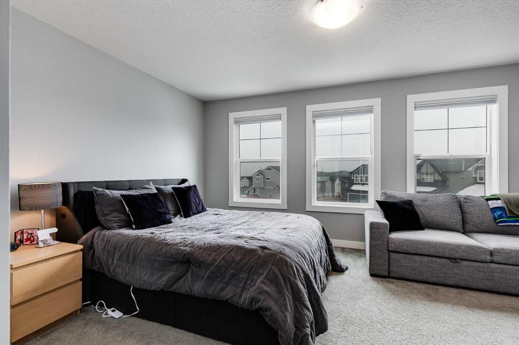 230 Nolanhurst Bay Nw, Calgary, AB - Indoor Photo Showing Bedroom