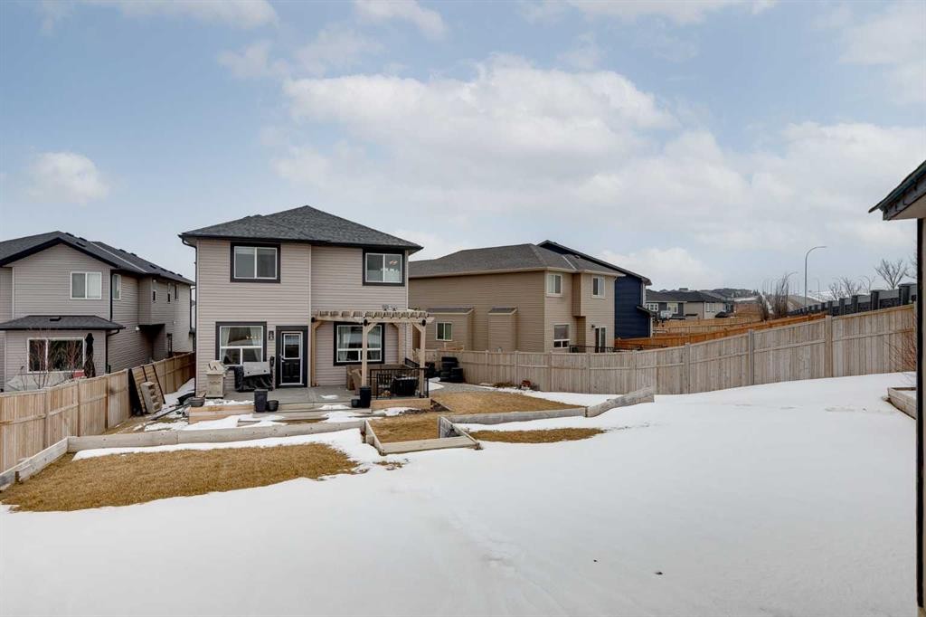 230 Nolanhurst Bay Nw, Calgary, AB - Outdoor