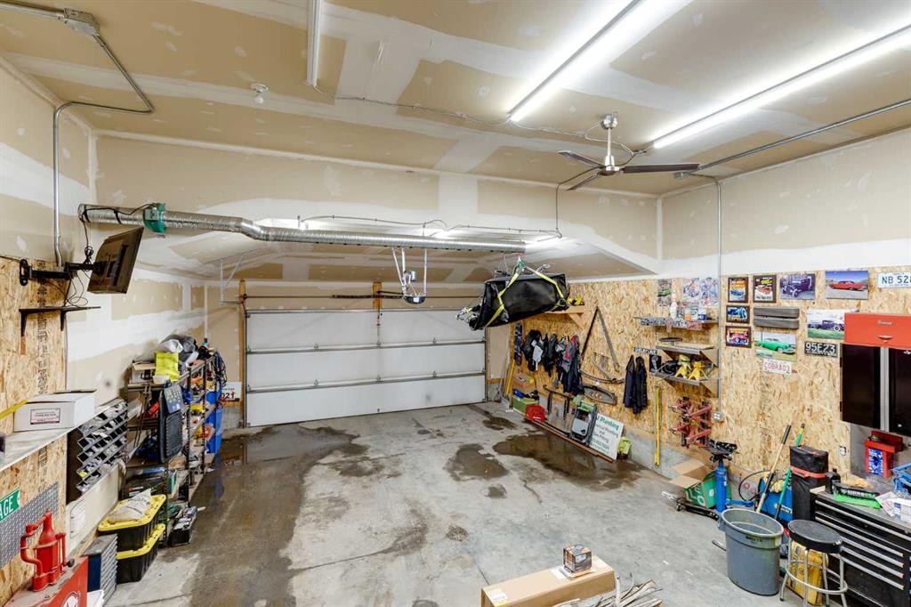 230 Nolanhurst Bay Nw, Calgary, AB - Indoor Photo Showing Garage