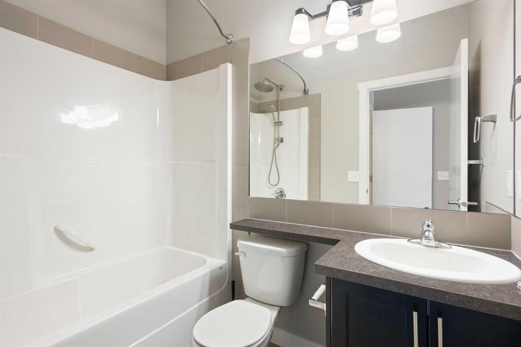 428 Redstone View, Calgary, AB - Indoor Photo Showing Bathroom