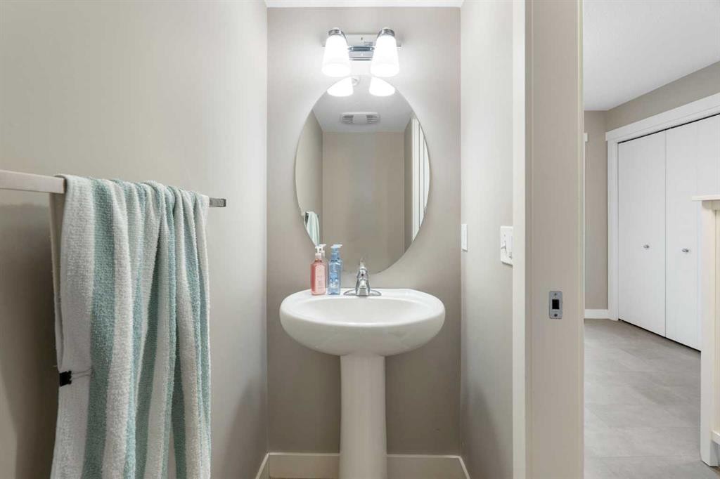 428 Redstone View, Calgary, AB - Indoor Photo Showing Bathroom