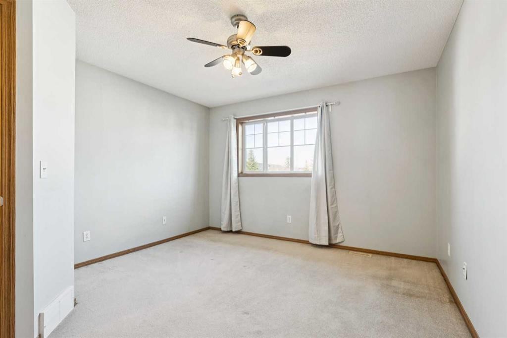 39 Country Village Circle Ne, Calgary, AB - Indoor Photo Showing Other Room