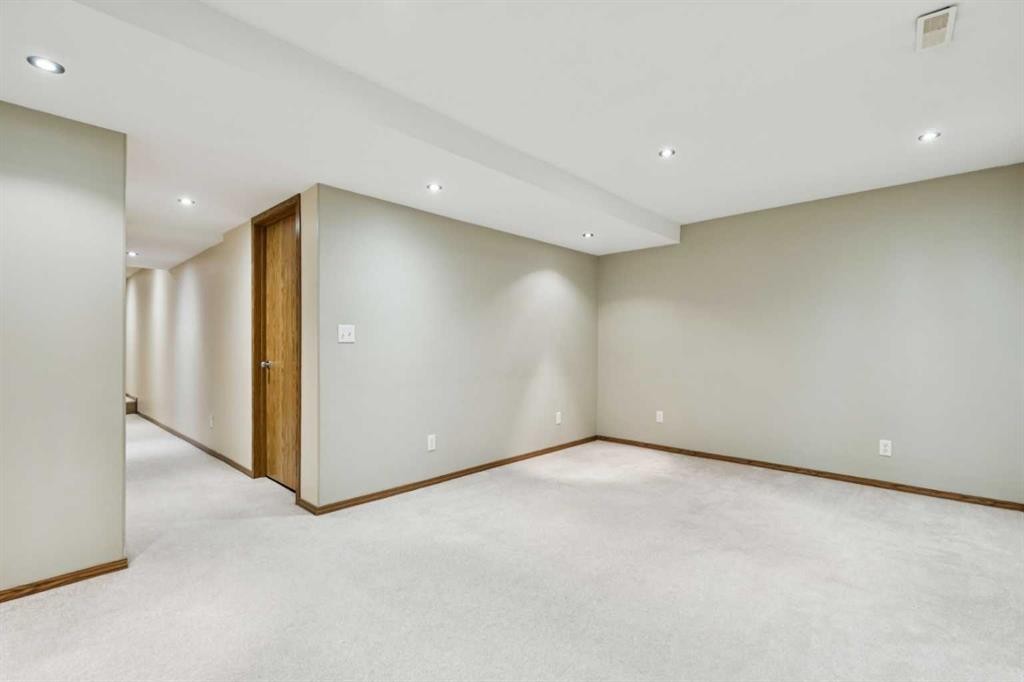 39 Country Village Circle Ne, Calgary, AB - Indoor Photo Showing Other Room