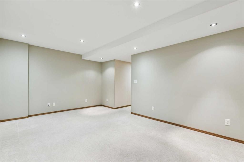 39 Country Village Circle Ne, Calgary, AB - Indoor Photo Showing Other Room