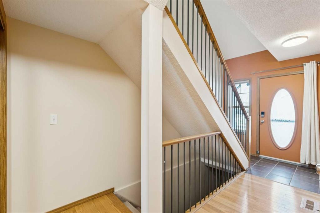 39 Country Village Circle Ne, Calgary, AB - Indoor Photo Showing Other Room