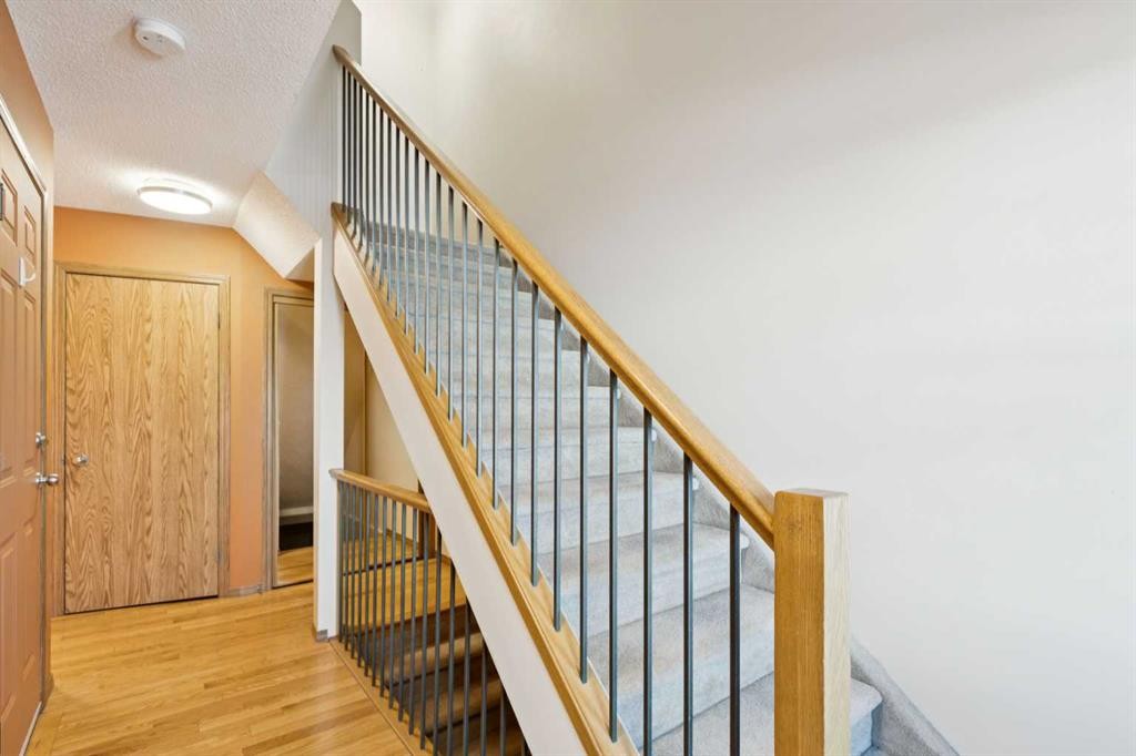 39 Country Village Circle Ne, Calgary, AB - Indoor Photo Showing Other Room