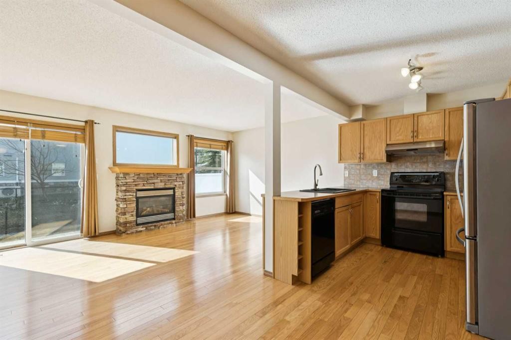 39 Country Village Circle Ne, Calgary, AB - Indoor With Fireplace