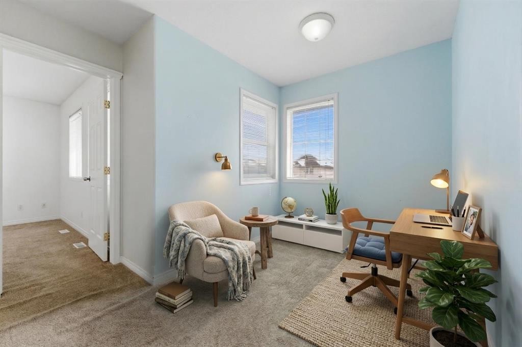 1-12 Silver Creek Boulevard Nw, Airdrie, AB - Indoor Photo Showing Office