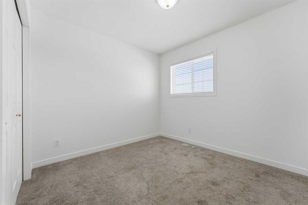 1-12 Silver Creek Boulevard Nw, Airdrie, AB - Indoor Photo Showing Other Room