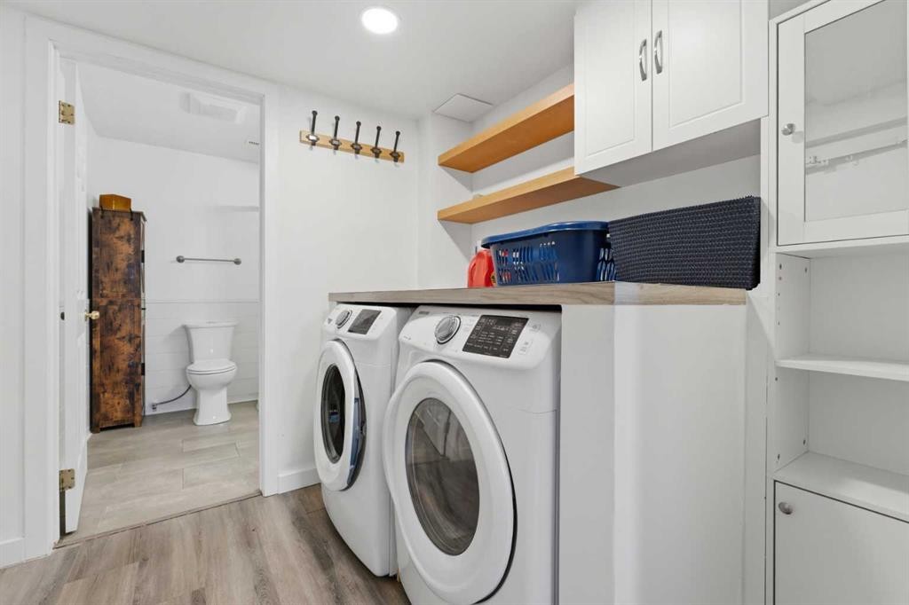 1-12 Silver Creek Boulevard Nw, Airdrie, AB - Indoor Photo Showing Laundry Room