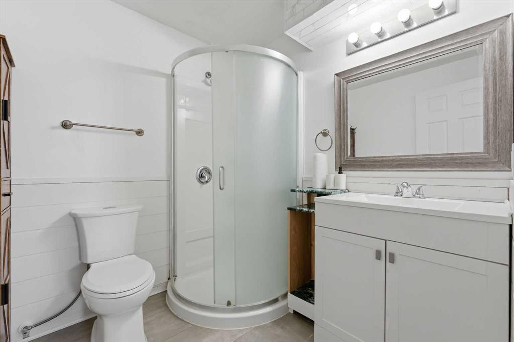 1-12 Silver Creek Boulevard Nw, Airdrie, AB - Indoor Photo Showing Bathroom