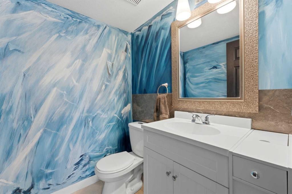 1-12 Silver Creek Boulevard Nw, Airdrie, AB - Indoor Photo Showing Bathroom