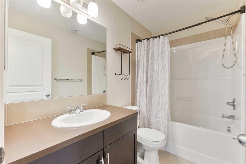 96 Cranarch Road Se, Calgary, AB - Indoor Photo Showing Bathroom