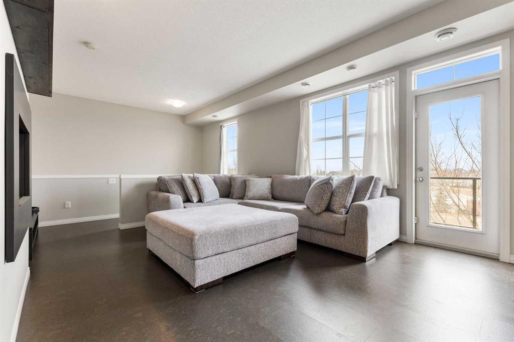96 Cranarch Road Se, Calgary, AB - Indoor Photo Showing Living Room
