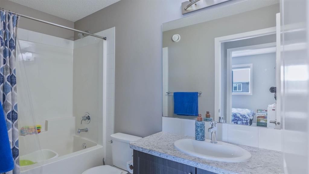 62 Corner Meadows Common Ne, Calgary, AB - Indoor Photo Showing Bathroom