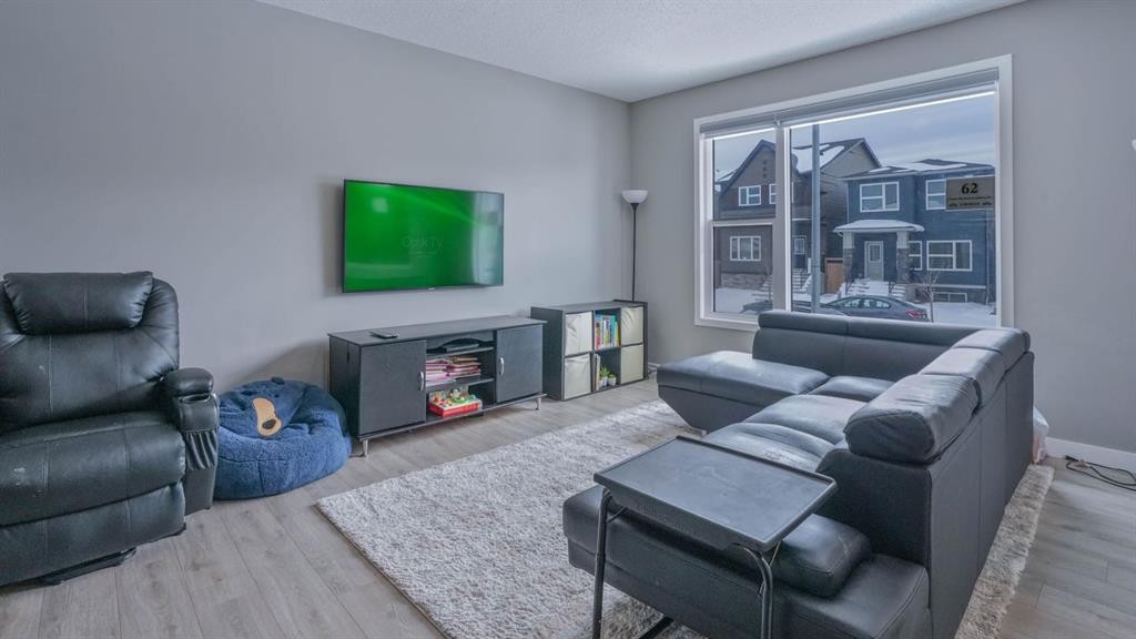 62 Corner Meadows Common Ne, Calgary, AB - Indoor Photo Showing Living Room