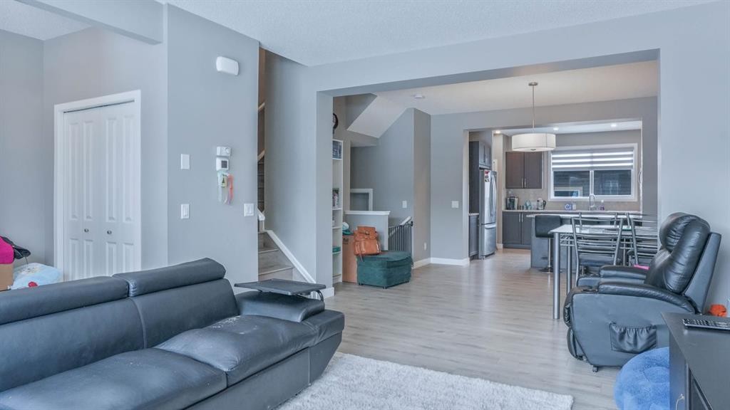 62 Corner Meadows Common Ne, Calgary, AB - Indoor Photo Showing Living Room